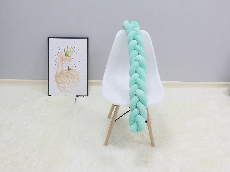 Soft Baby Crib Bumper with Braided Cotton Design
